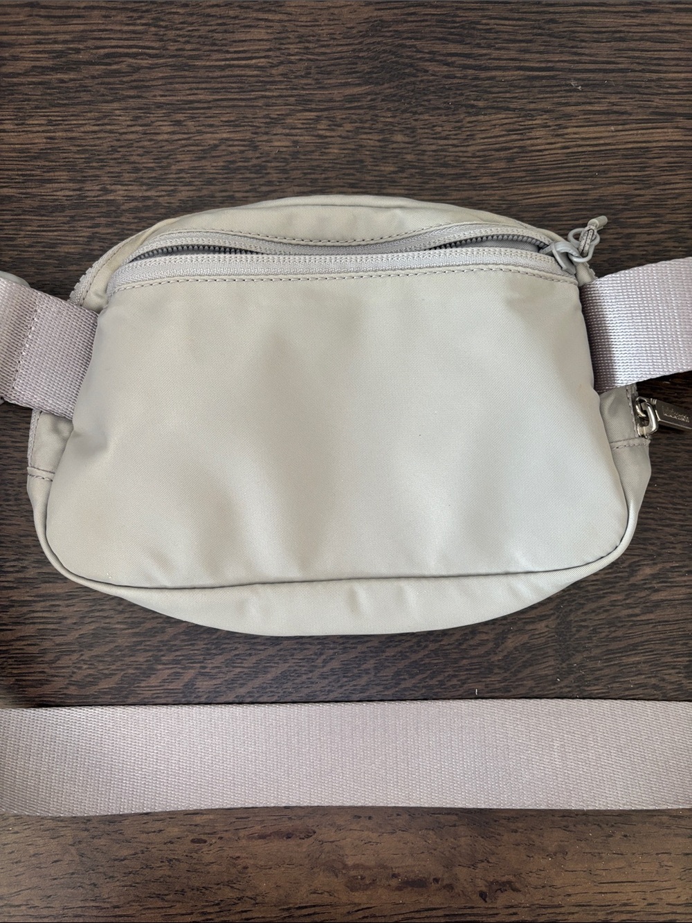 lululemon Everywhere Belt Bag Women’s Silver Gray 1L - Picture 3 of 7